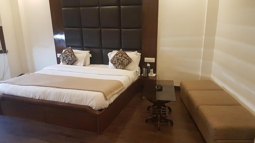 Hotel Ganges Rivera Haridwār Exteriör bild