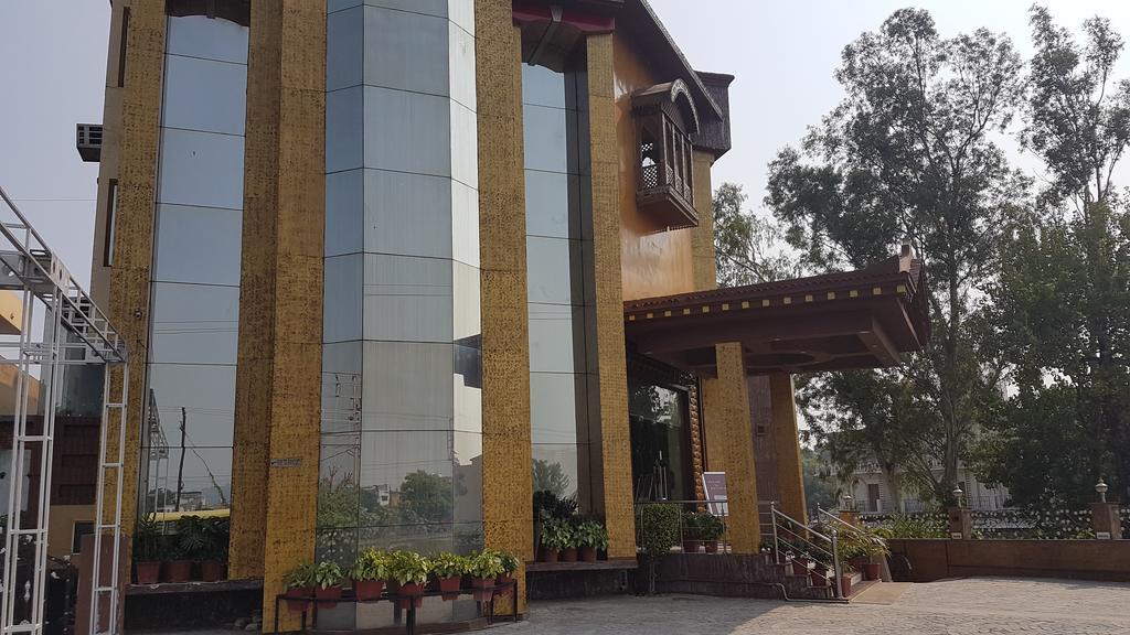 Hotel Ganges Rivera Haridwār Exteriör bild