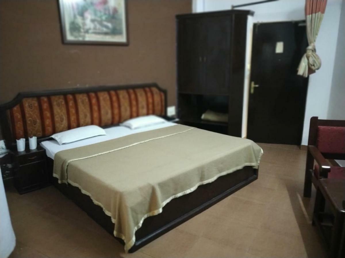 Hotel Ganges Rivera Haridwār Exteriör bild